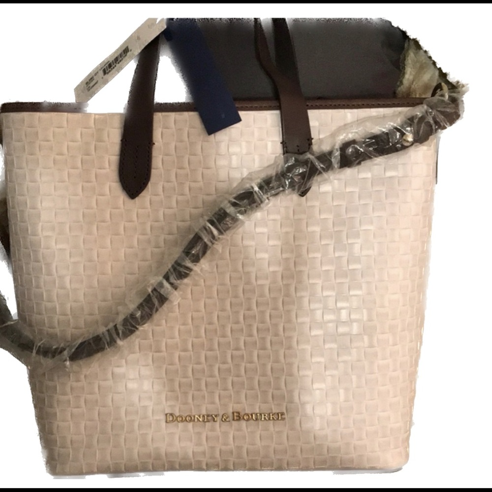 Dooney Oyster colored  leather bag NWT - Picture 10 of 16